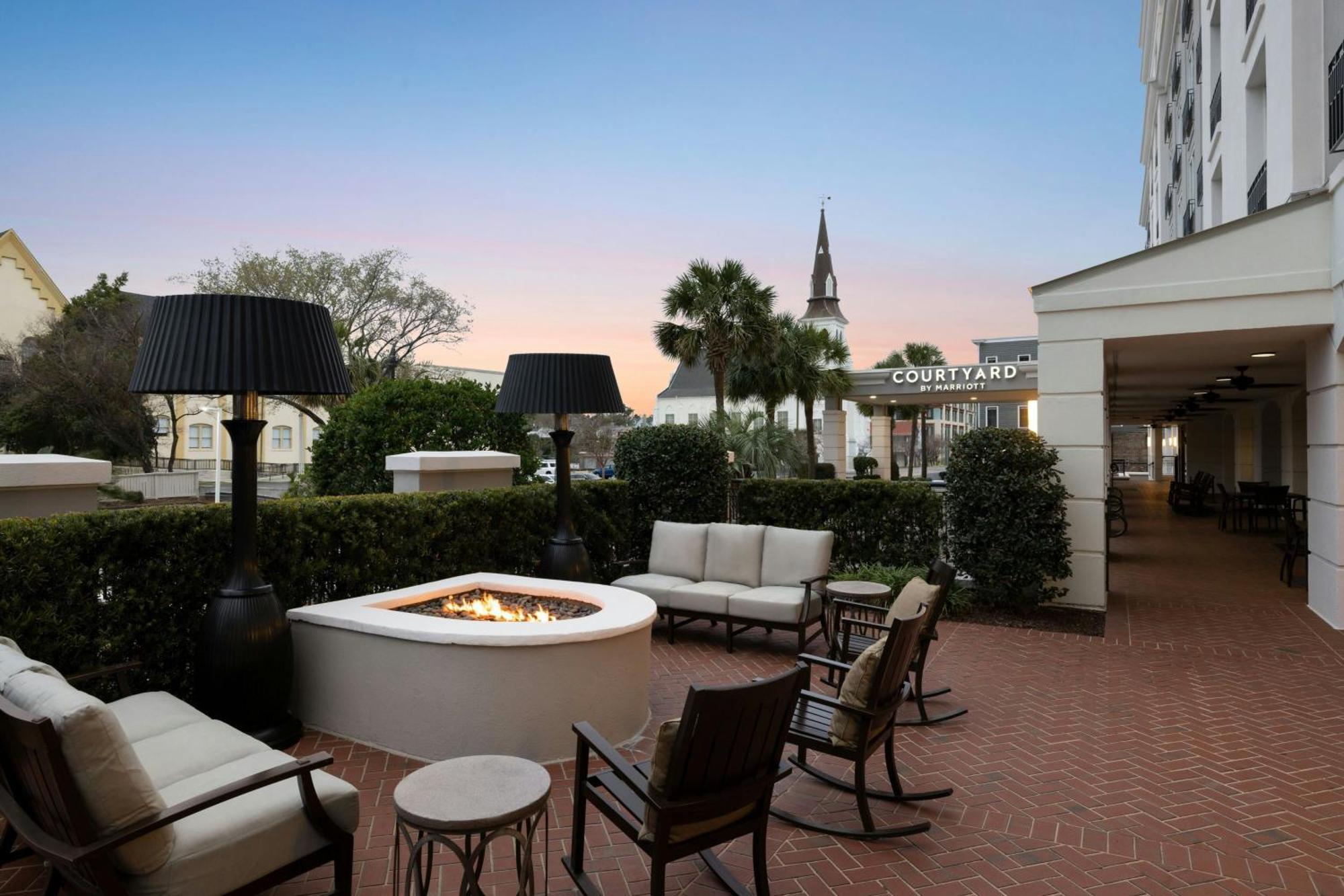 Courtyard By Marriott Charleston Historic District Hotel Exterior foto