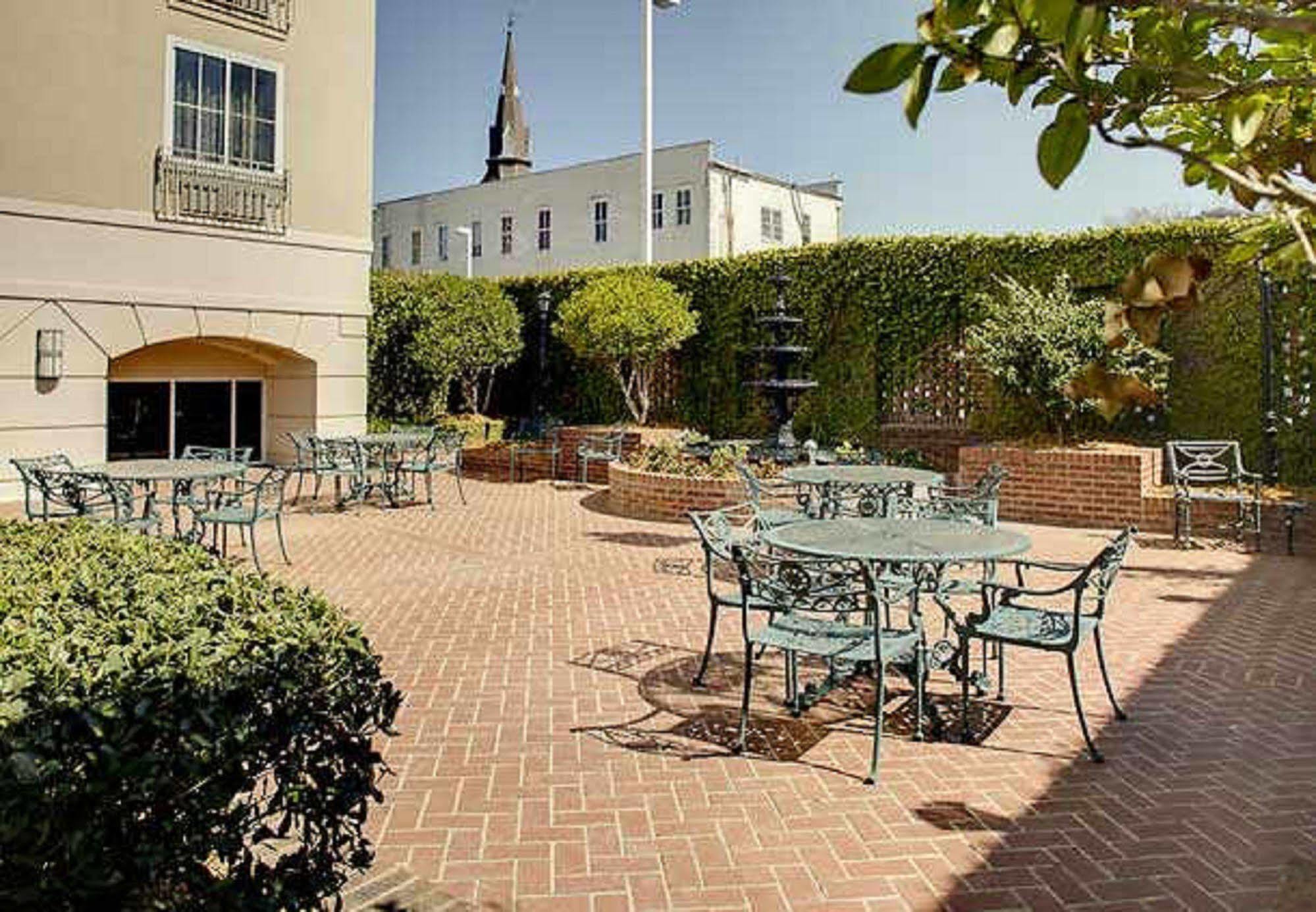 Courtyard By Marriott Charleston Historic District Hotel Exterior foto